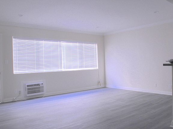 3rd image of 12009 Vanowen St #2