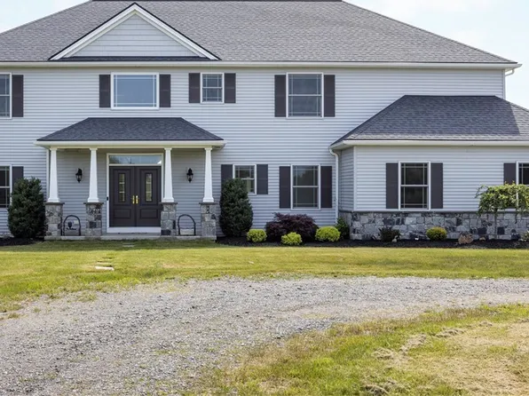 422 Cook Rd, East Aurora, NY 14052