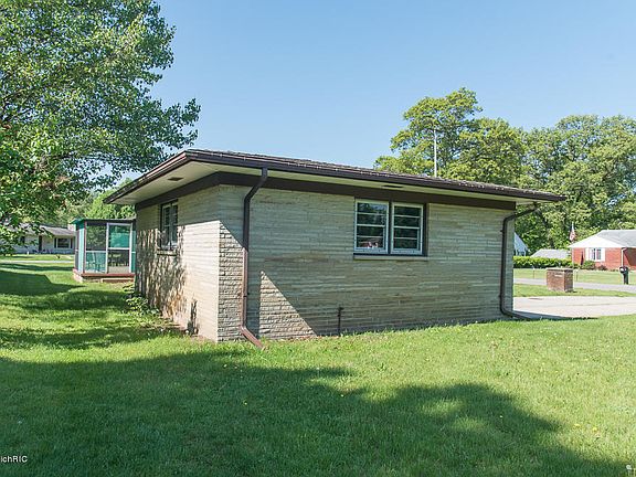 4th image of 105 Lynn Dr