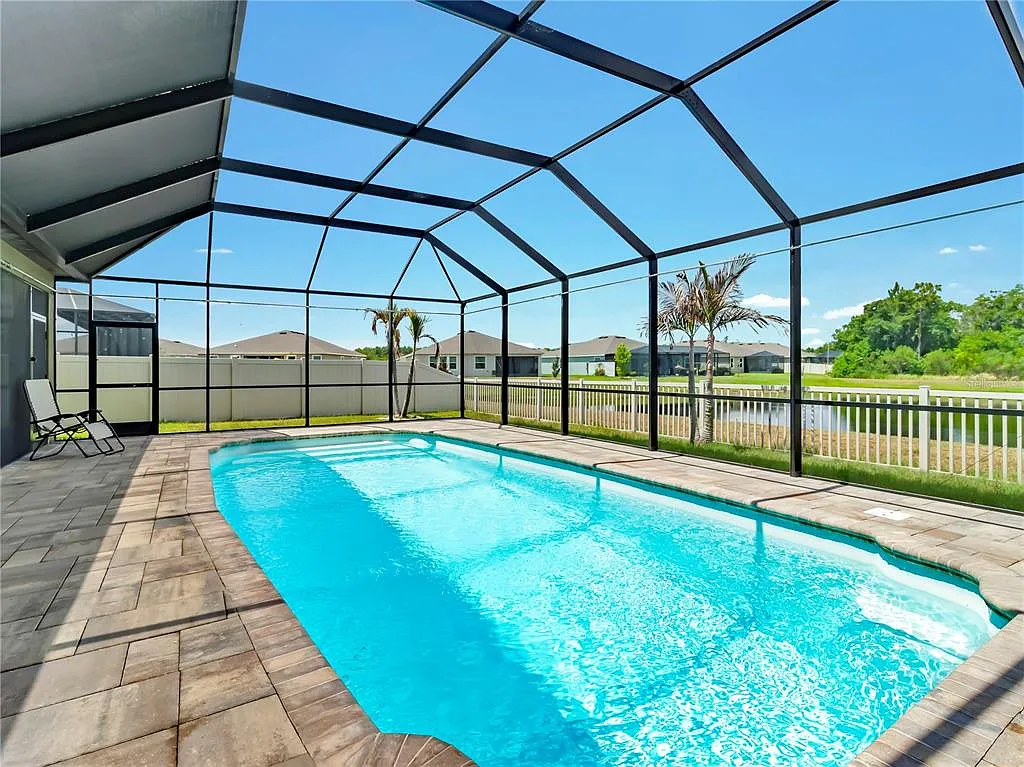 7 bed, 4.0 bath, 3799 sqft, $4,500 — Photo 2