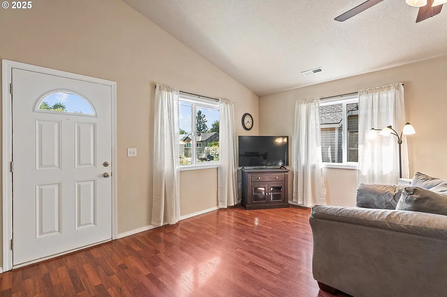 3 bed, 1080 sqft, $1,650 — Photo 3