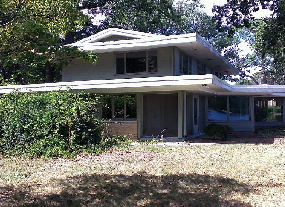2nd image of 12 Longwood Dr