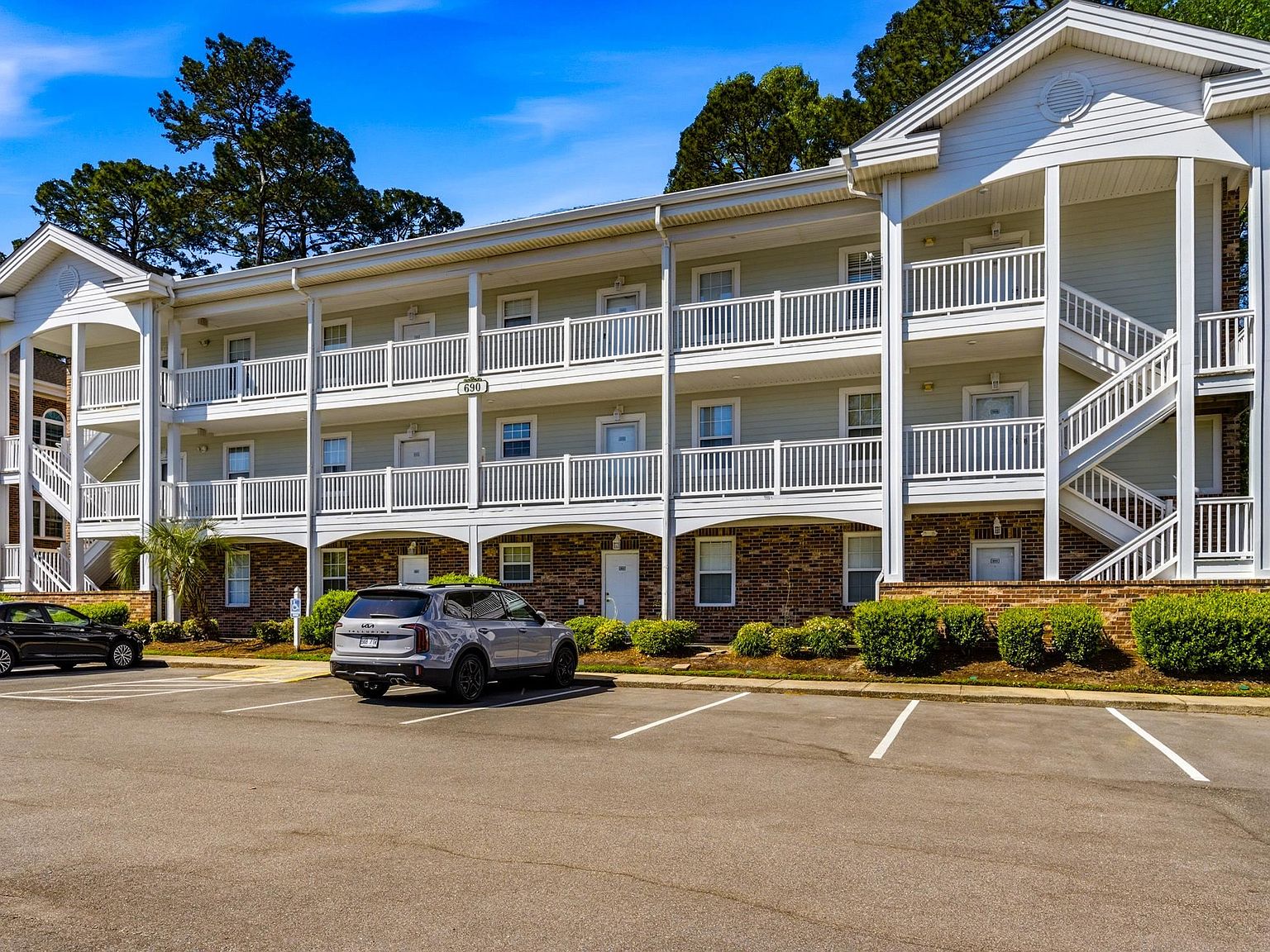 690 Riverwalk Dr. #304