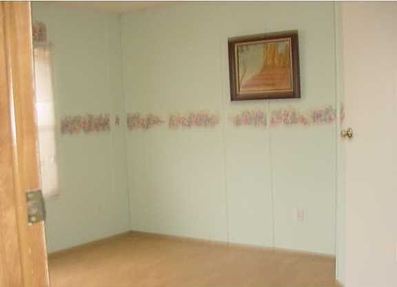 4th image of 922 Klaby Meaux Rd