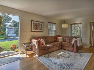 28 Old Colony Rd, Bernardsville, NJ 07924