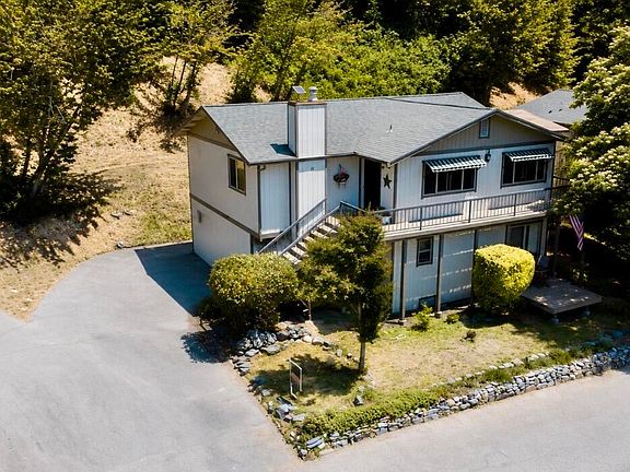 3rd image of 331 Fairway Dr