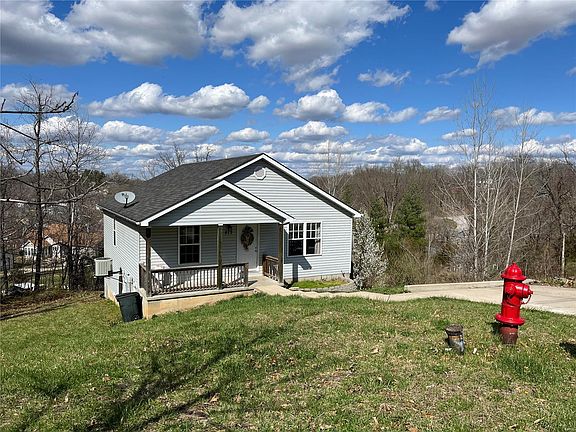 3rd image of 813 Olivia Ct