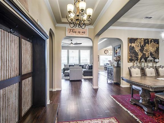 5th image of 208 Palomino Dr