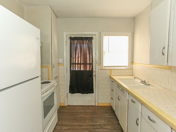 3rd image of 848 Chestnut St #848