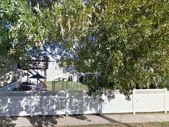 4th image of 1551 Sweetman Avenue