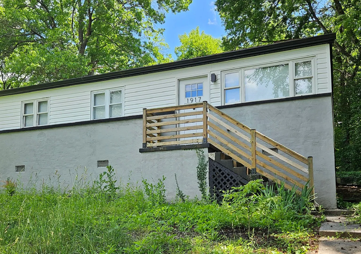 3 bed, 2.0 bath, 925 sqft, $1,700 — Photo 2