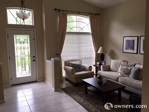 Entry / living room