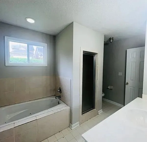 1201 Breezy Valley Dr — Photo 11