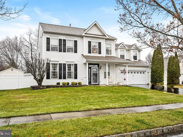 40 Moorsgate Cir, East Windsor, NJ 08520