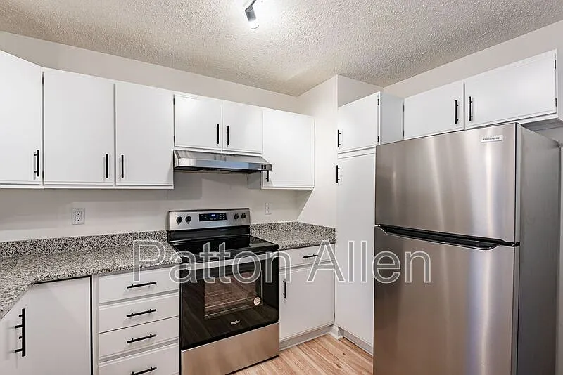 2 bed, 1.0 bath, $1,450 — Photo 4