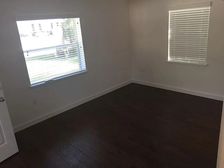 7818 Empire Ave — Photo 11