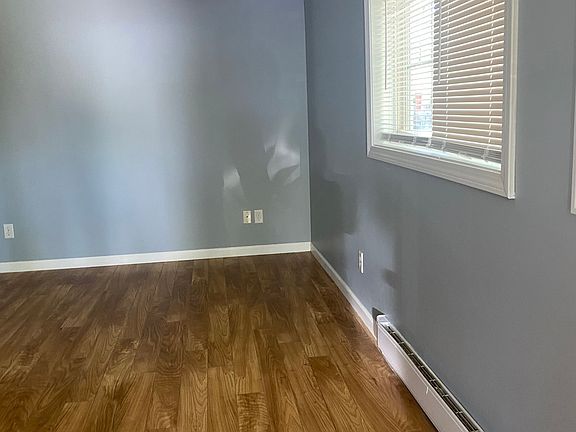 3rd image of 140 Underhill Rd