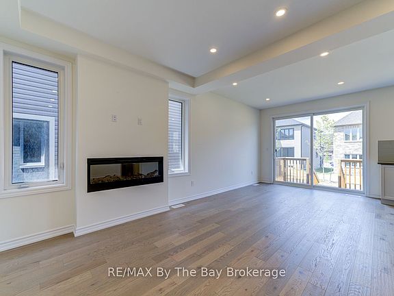 4th image of 15 Sun Valley Ave