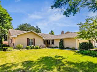 1111 E Vargo Ln, Arlington Heights, IL 60004