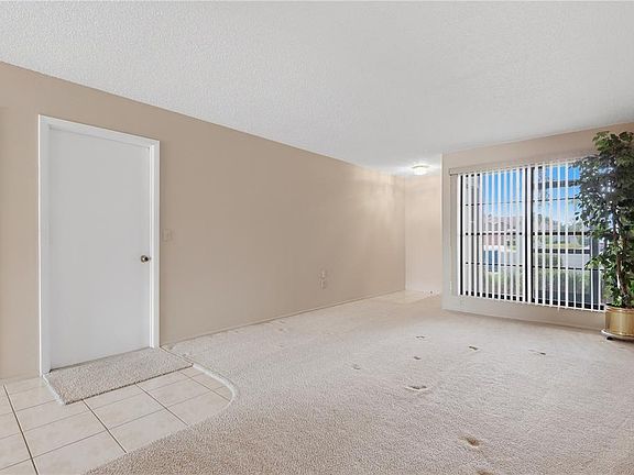 5th image of 12156 Meadowbrook Ln