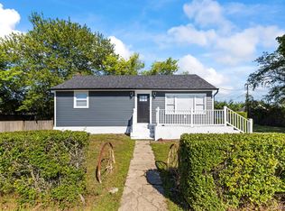 1 Atna Dr, Amityville, NY 11701