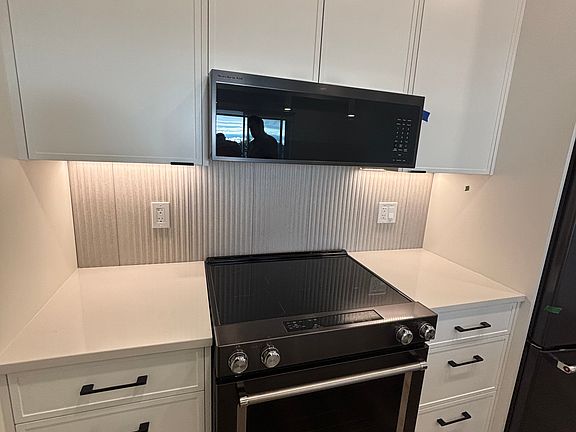 3rd image of 1102 Esquimalt Rd #Townhouse