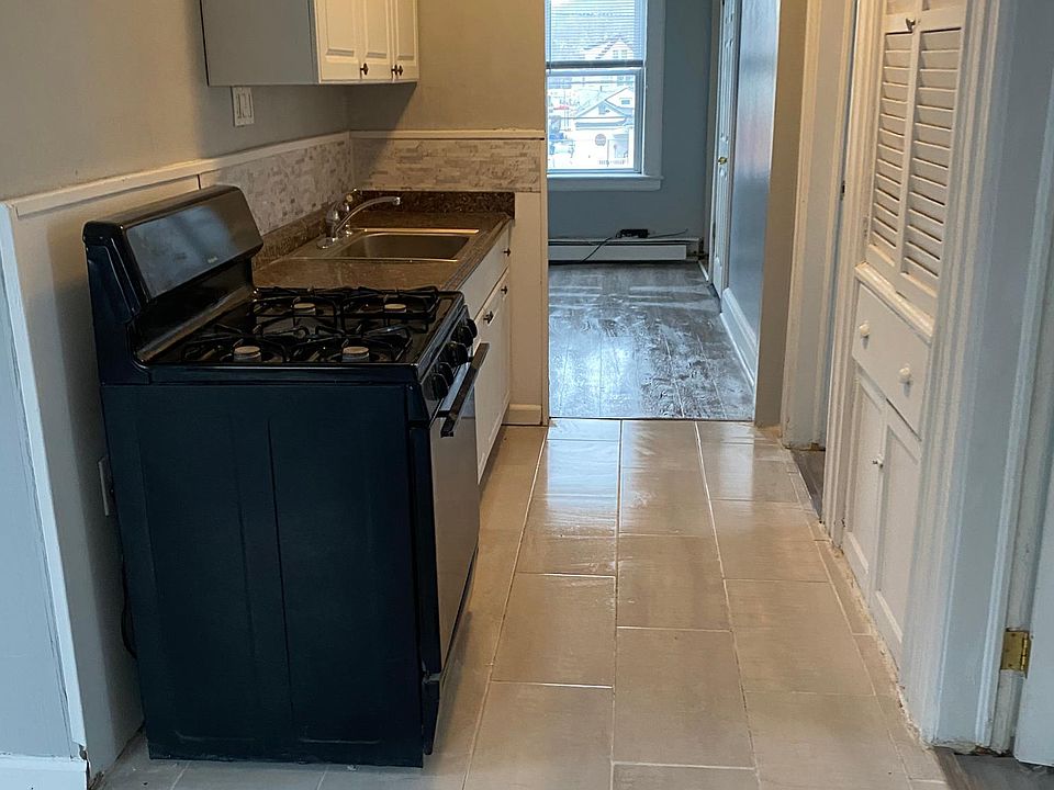 1st image of 138-140 N 10th St