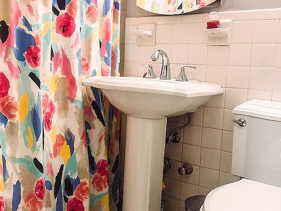 4th image of 301 E 22nd St APT 5B
