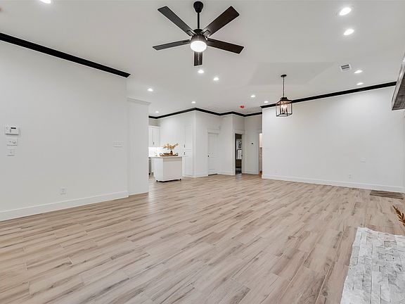 3rd image of 130 Pierson Xing