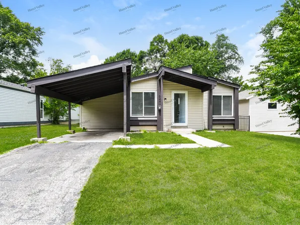 3281 Mowing Green Dr, Florissant, MO 63031
