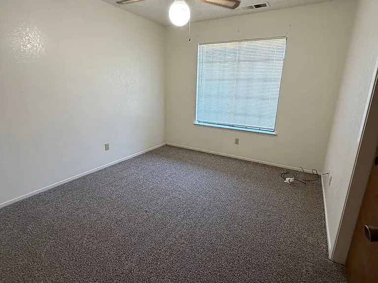 1635 E Eastbrook Ave — Photo 12