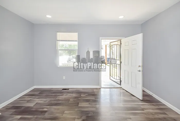 2 bed, 1.5 bath, 1018 sqft, $900 — Photo 4