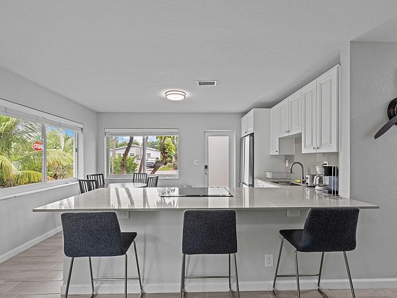 5th image of 1007 NE 9th Ct