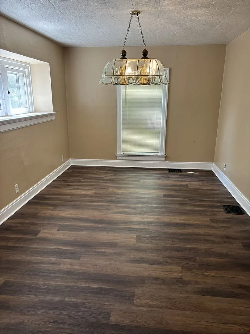 Great 3 bed 1 bath close to University of Dayton, Miami Valley Hospital and great Dayton — Photo 3