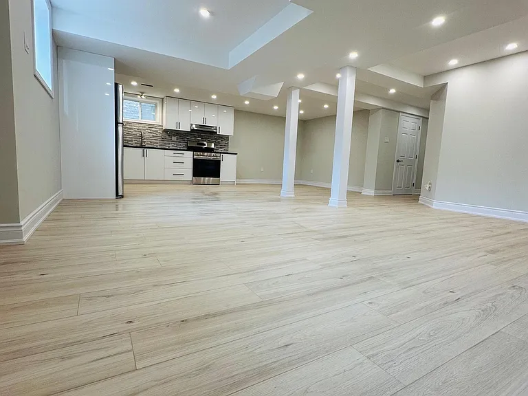 65 Majesty Blvd #BASEMENT — Photo 12