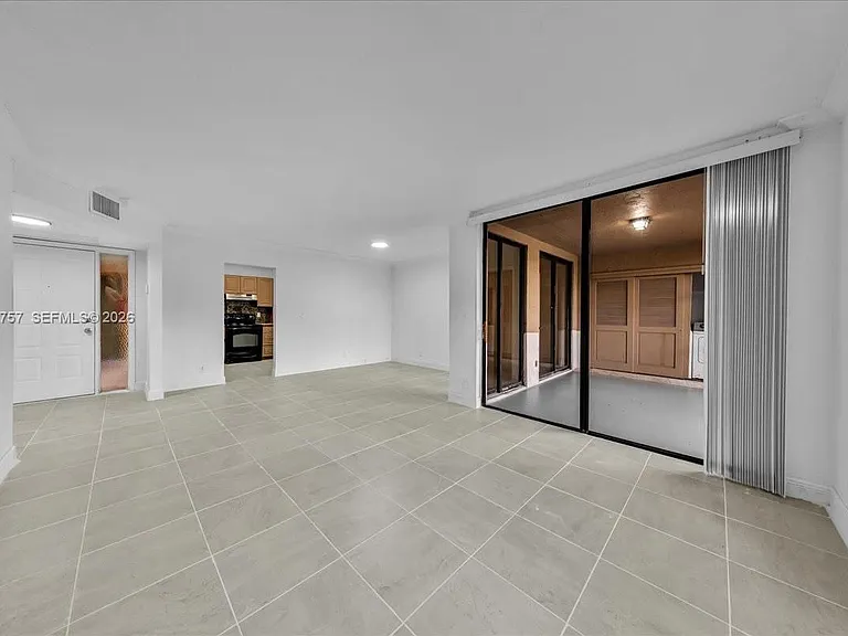 3814 Coral Tree Cir #3814 — Photo 13