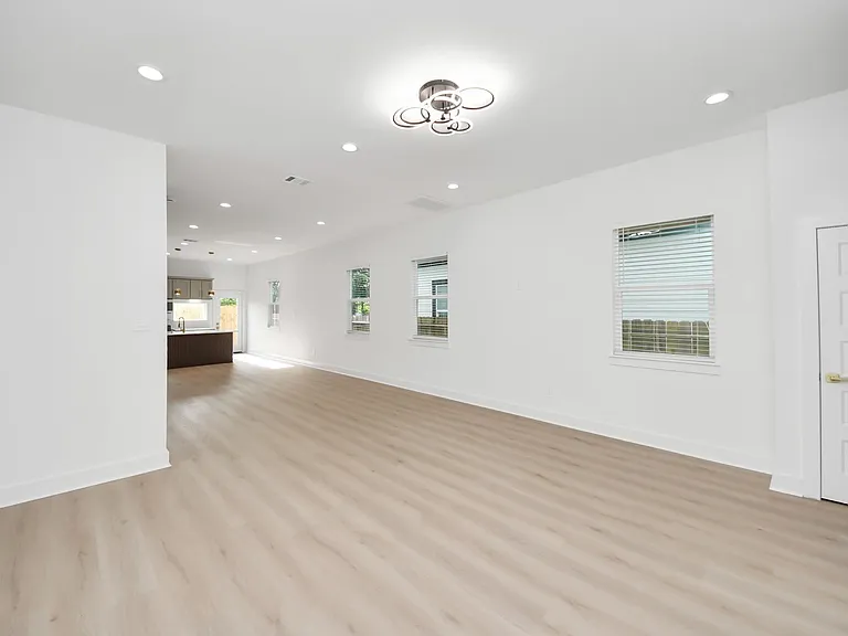 8601 Amadwe St #B — Photo 8
