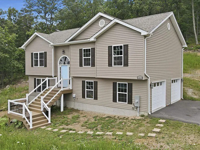 1617 Tomahawk Trl — Photo 1