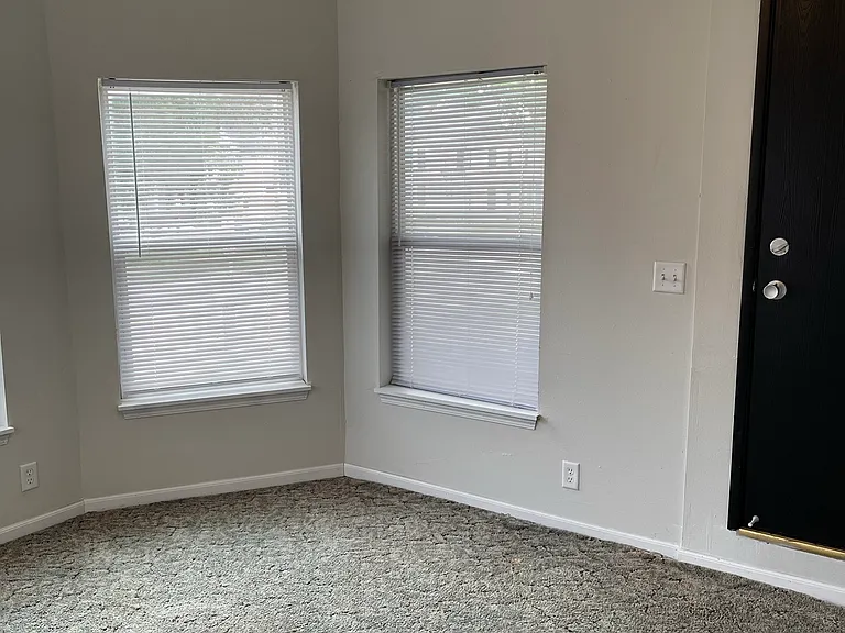 407 N Dubuque St #2 — Photo 5