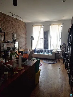 Rented by EXR | media 12