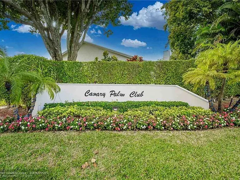 6744 Canary Palm Cir — Photo 47