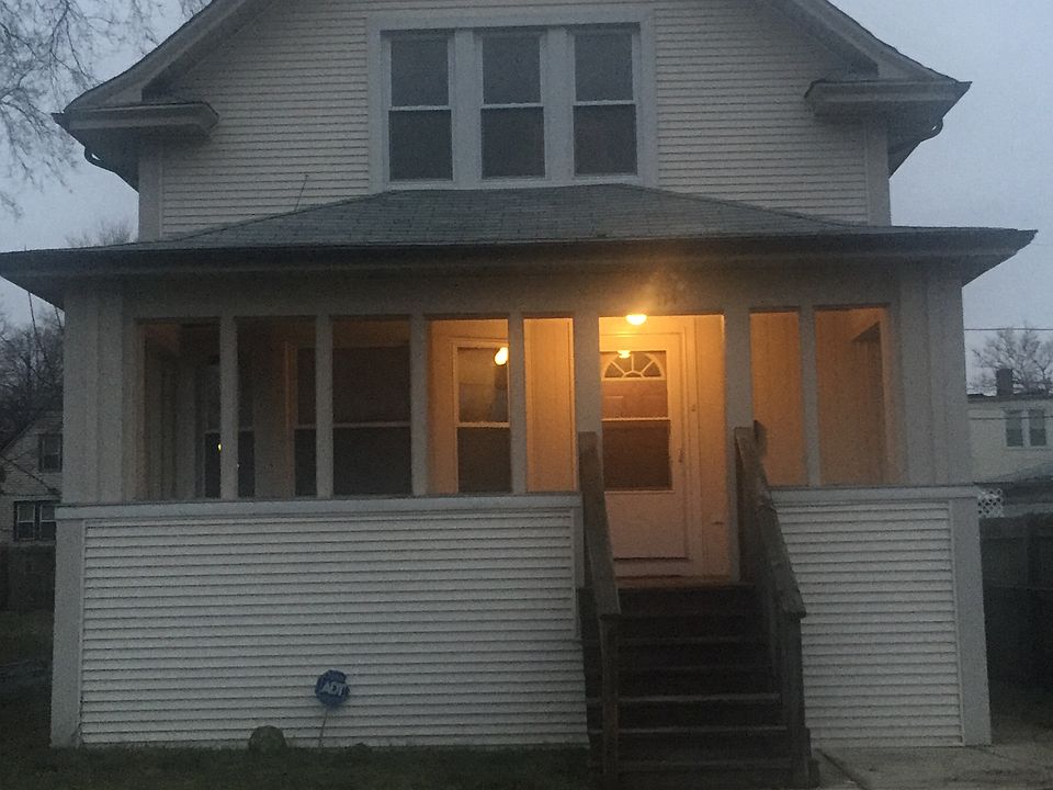 1st image of 114 S 10th Ave