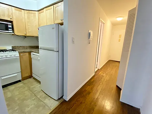 Rented by City Connections Realty | media 11