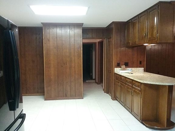 Breakfast area with large bar
