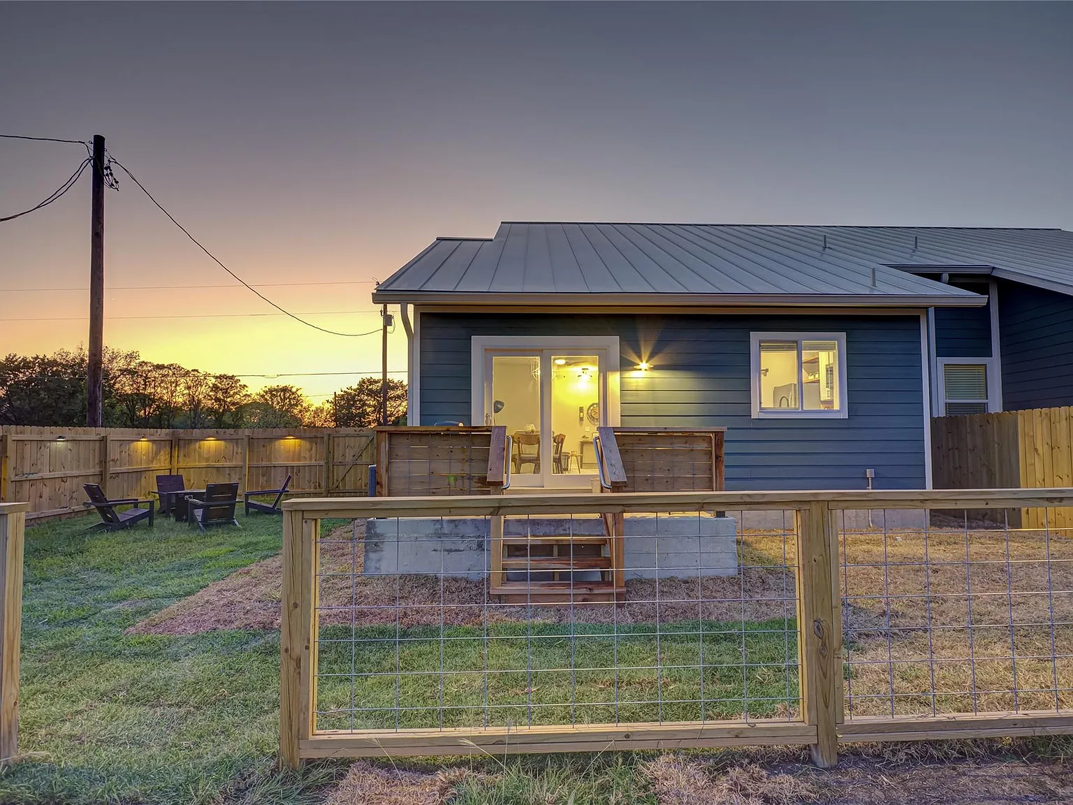 3 bed, 2.0 bath, 1202 sqft, $2,300 — Photo 2