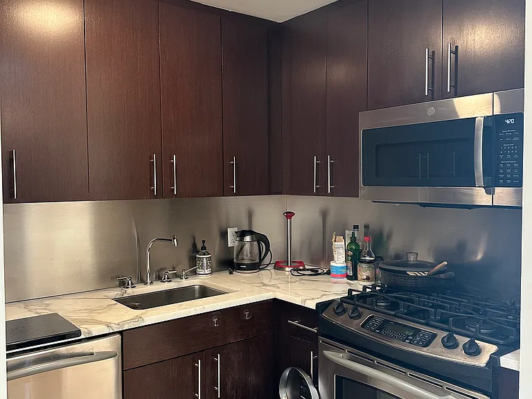 350 W 53rd St #5B — Photo 11