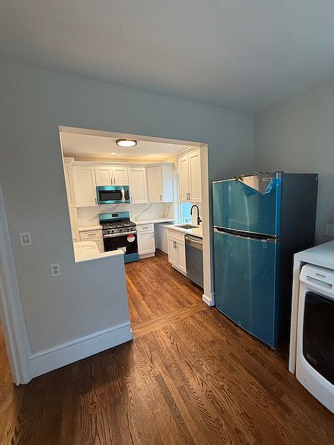 1st image of 606 W Walnut St Floor 2