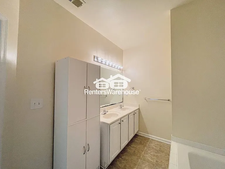 3711 Bay Cres — Photo 16