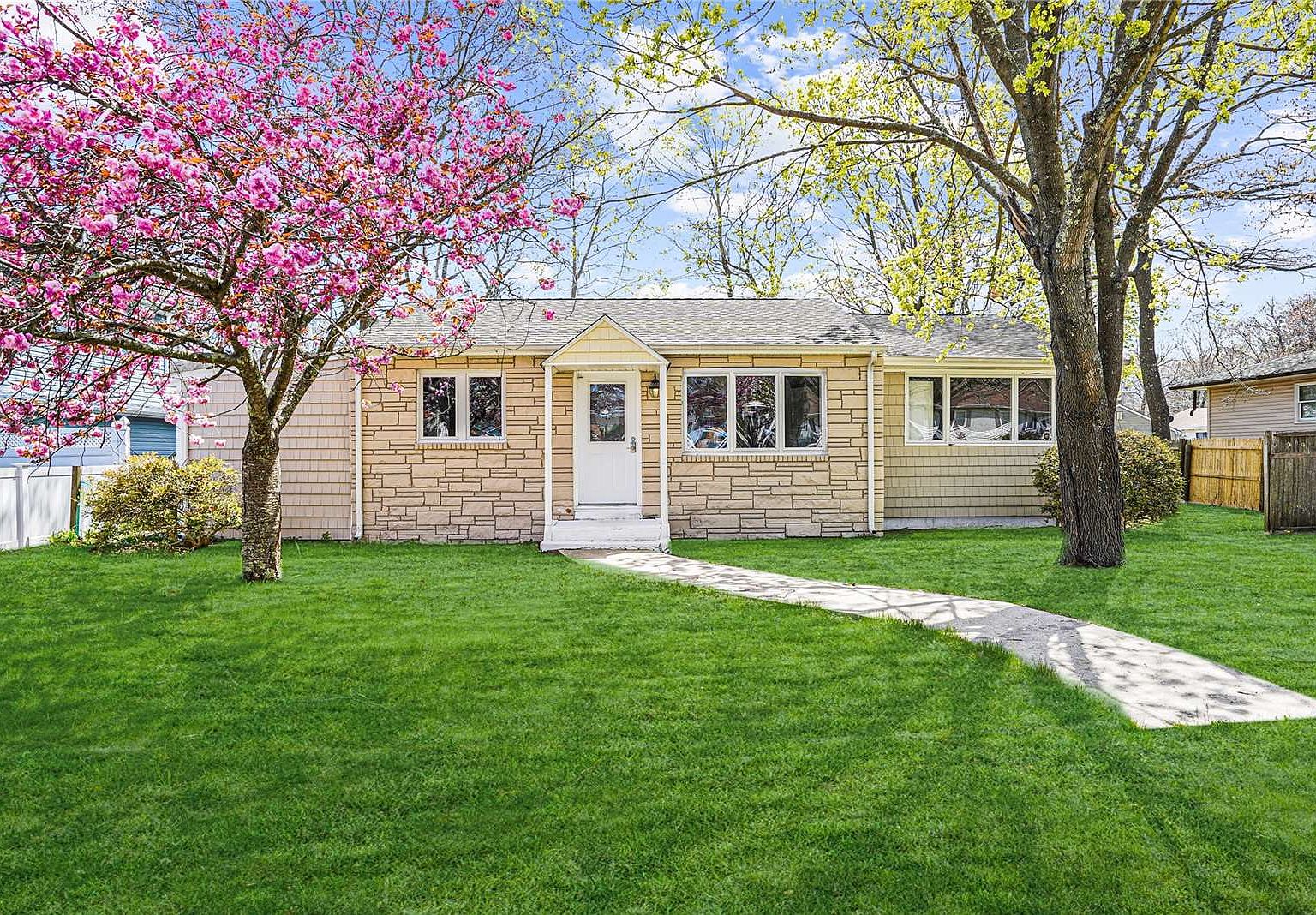 10 Wellwood Drive, Shirley, NY 11967 Zillow