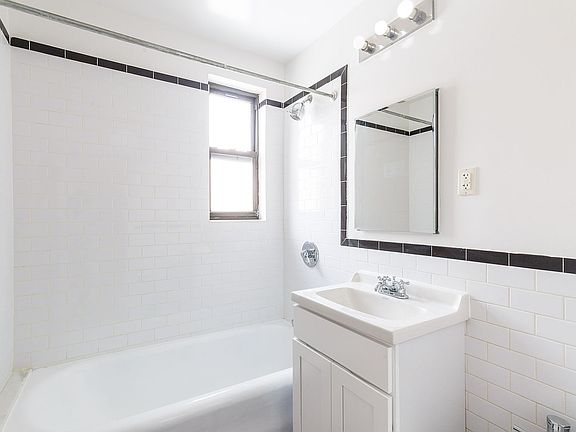 4th image of 225 W 12th St APT 4G